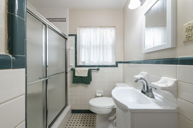 422 Fairpoint Drive, Gulf Breeze, FL 32561