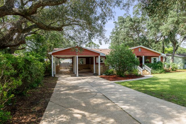 422 Fairpoint Drive, Gulf Breeze, FL 32561