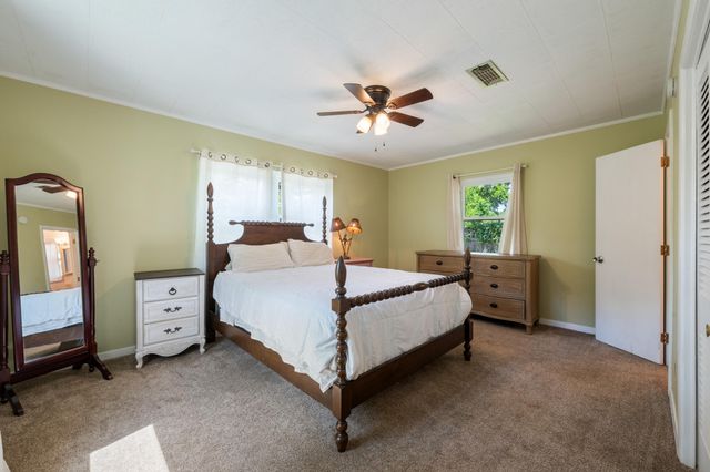 422 Fairpoint Drive, Gulf Breeze, FL 32561