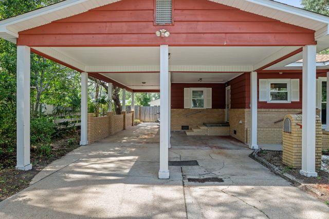 422 Fairpoint Drive, Gulf Breeze, FL 32561