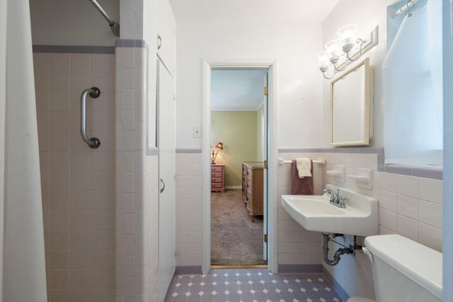 422 Fairpoint Drive, Gulf Breeze, FL 32561