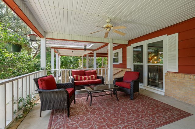 422 Fairpoint Drive, Gulf Breeze, FL 32561