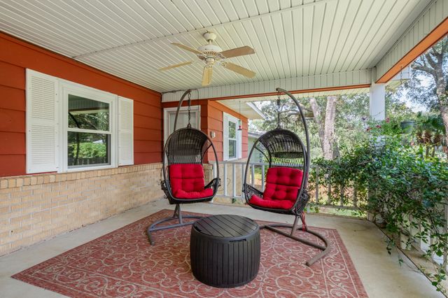 422 Fairpoint Drive, Gulf Breeze, FL 32561