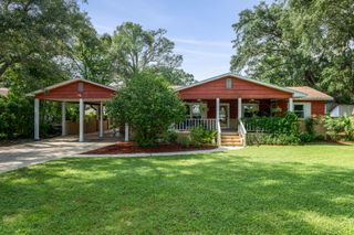 422 Fairpoint Drive, Gulf Breeze, FL 32561