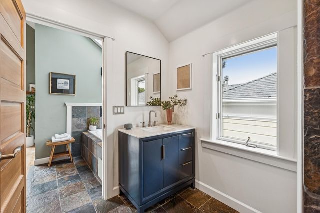 6445 6445 Irwin Ct, Oakland, CA 94609