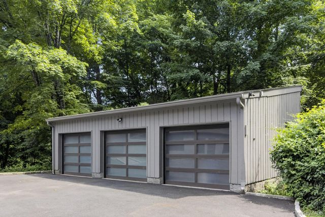 230 E Middle Patent Road, Bedford, NY 10506
