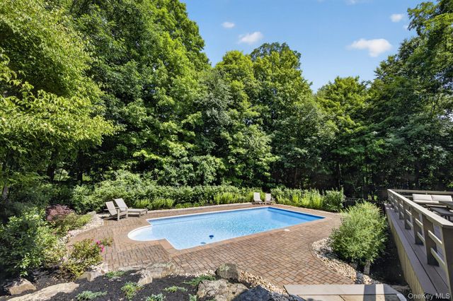 230 E Middle Patent Road, Bedford, NY 10506