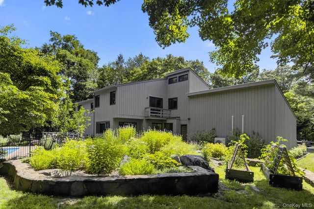 230 E Middle Patent Road, Bedford, NY 10506