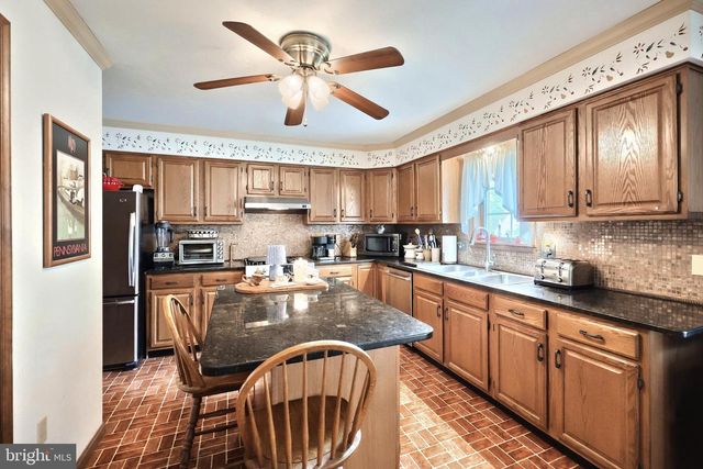 705 WASHINGTON AVE, Hanover, PA 17331