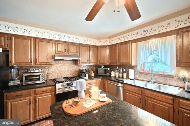 705 WASHINGTON AVE, Hanover, PA 17331