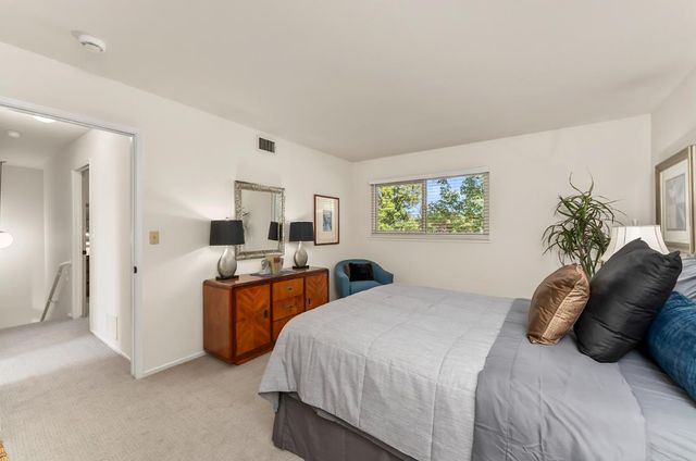 5249 Diablo Dr, Sacramento, CA 95842