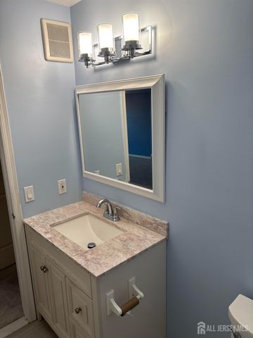 98 Keystone Court, Edison, NJ 08817