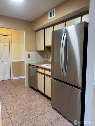 98 Keystone Court, Edison, NJ 08817