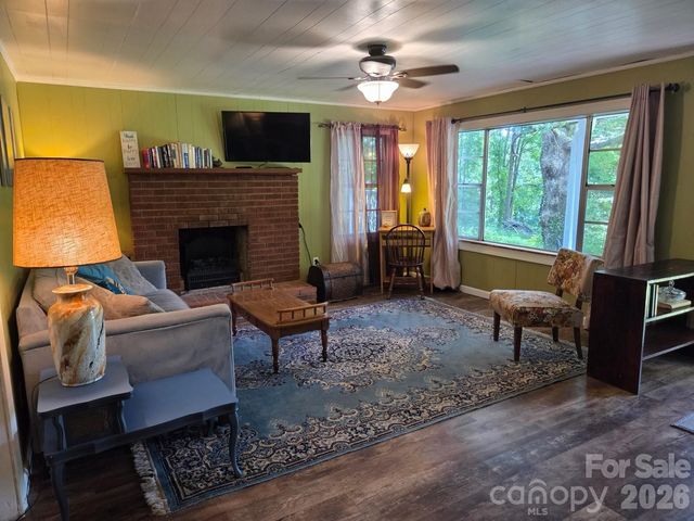 61 Huffman Road, Asheville, NC 28806