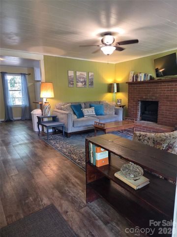 61 Huffman Road, Asheville, NC 28806