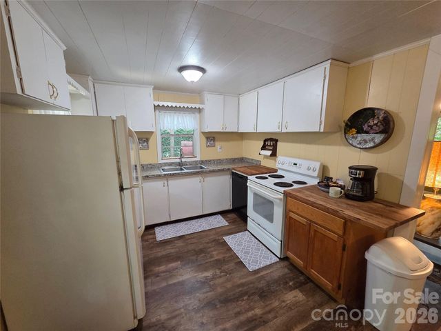 61 Huffman Road, Asheville, NC 28806