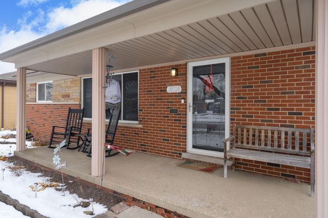 28328 Palm Beach Drive, Warren, MI 48093