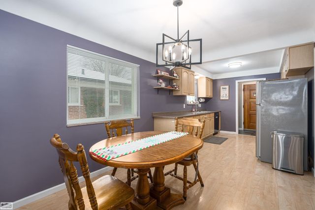 28328 Palm Beach Drive, Warren, MI 48093