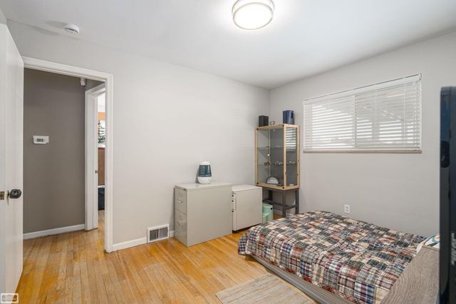 28328 Palm Beach Drive, Warren, MI 48093