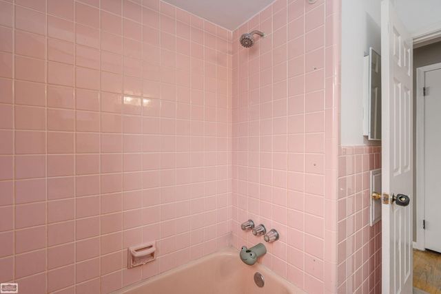 28328 Palm Beach Drive, Warren, MI 48093