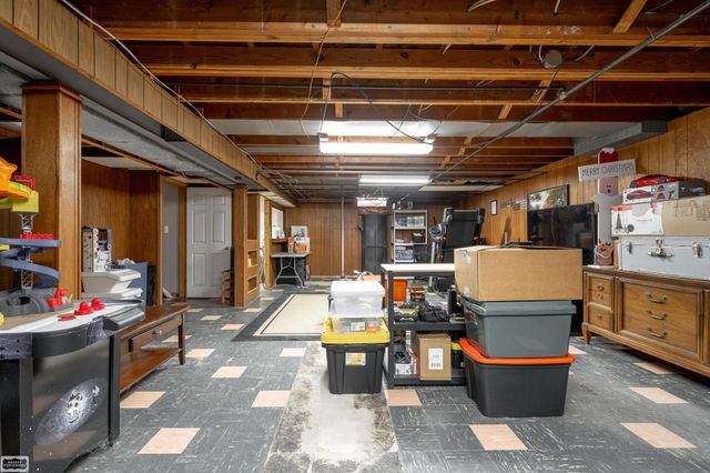 28328 Palm Beach Drive, Warren, MI 48093