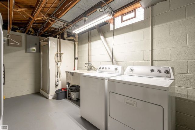 28328 Palm Beach Drive, Warren, MI 48093