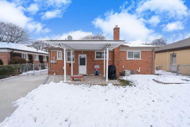 28328 Palm Beach Drive, Warren, MI 48093