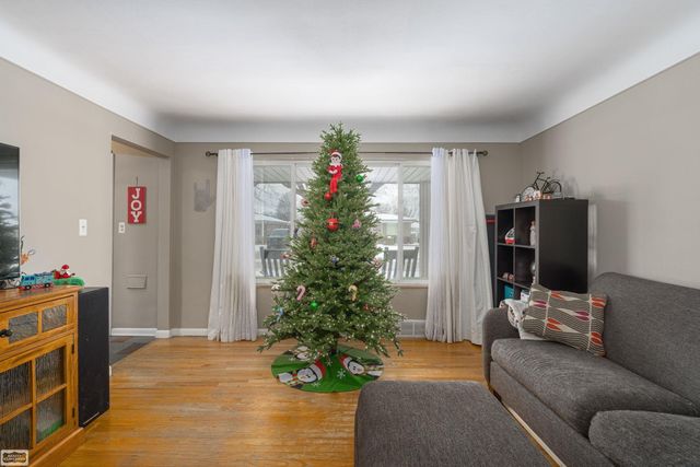 28328 Palm Beach Drive, Warren, MI 48093