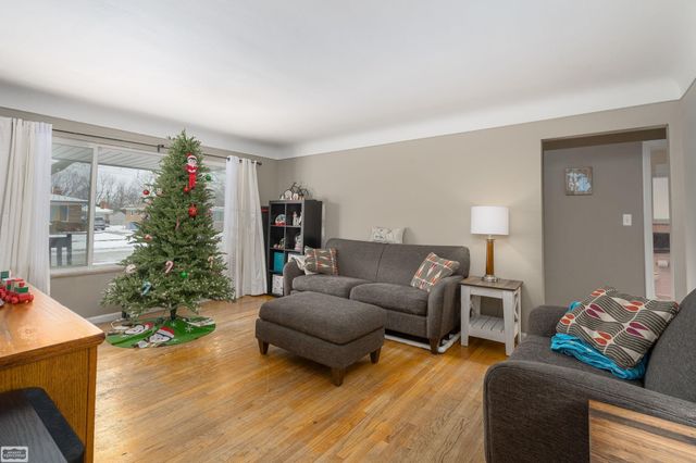 28328 Palm Beach Drive, Warren, MI 48093