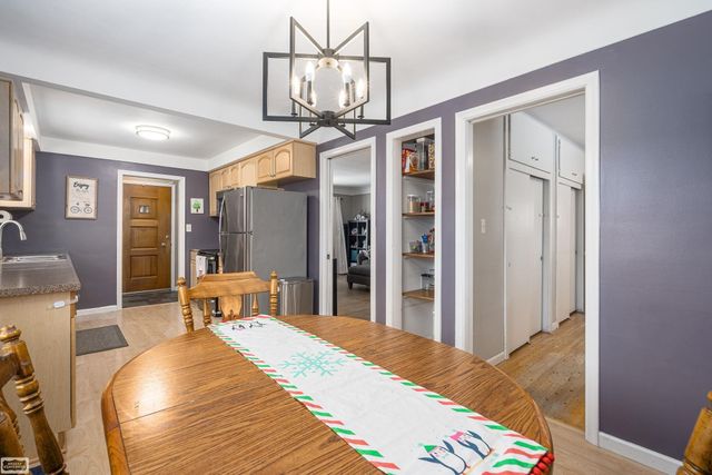 28328 Palm Beach Drive, Warren, MI 48093