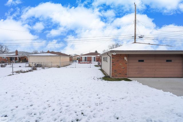 28328 Palm Beach Drive, Warren, MI 48093