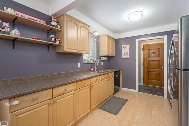 28328 Palm Beach Drive, Warren, MI 48093