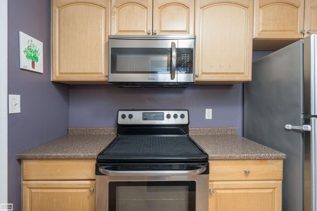 28328 Palm Beach Drive, Warren, MI 48093