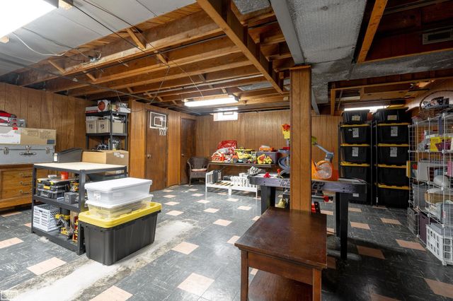 28328 Palm Beach Drive, Warren, MI 48093