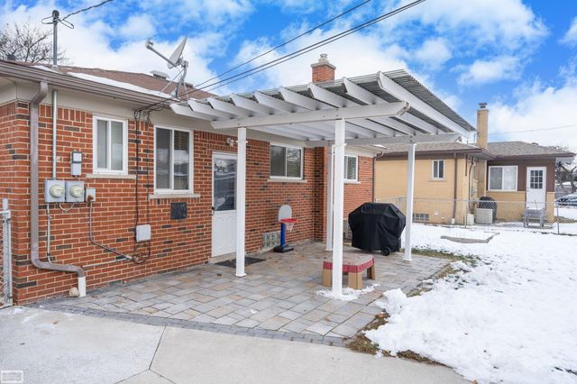 28328 Palm Beach Drive, Warren, MI 48093