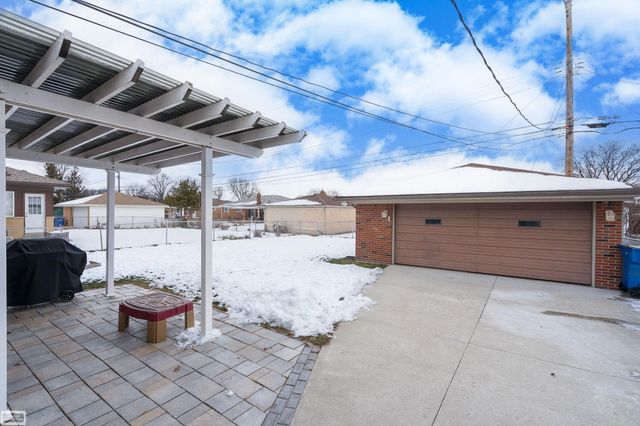 28328 Palm Beach Drive, Warren, MI 48093