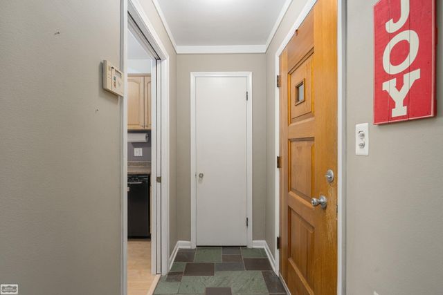 28328 Palm Beach Drive, Warren, MI 48093