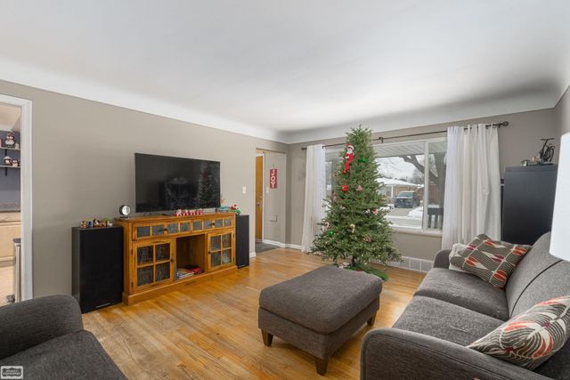 28328 Palm Beach Drive, Warren, MI 48093