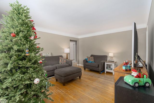 28328 Palm Beach Drive, Warren, MI 48093