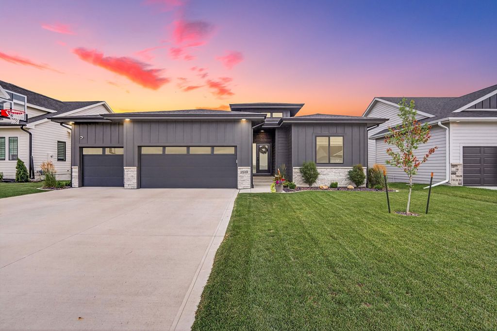 4655 180th Street, Waukee, IA 50263