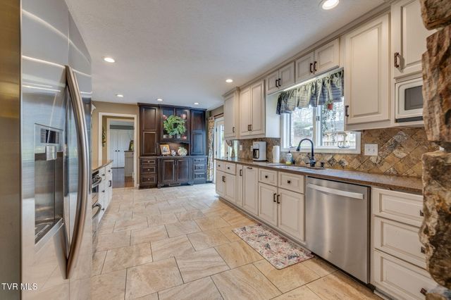 2506 Beechwood Drive, Elizabethton, TN 37643