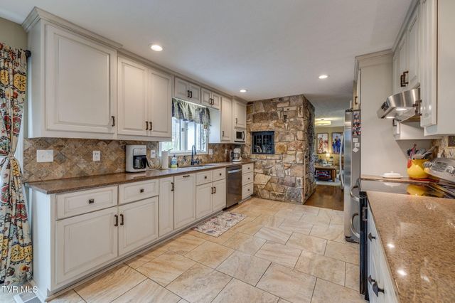 2506 Beechwood Drive, Elizabethton, TN 37643