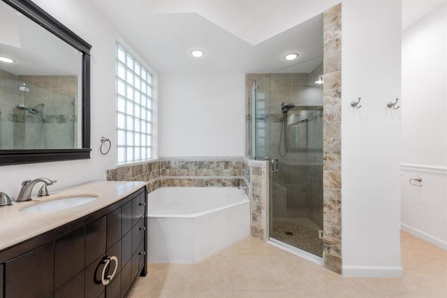 23390 TORRE Circle, Boca Raton, FL 33433