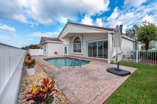 23390 TORRE Circle, Boca Raton, FL 33433