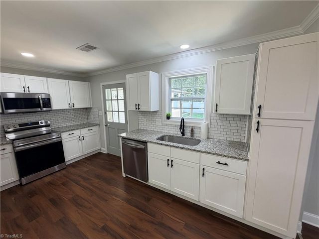 3950 Cole Avenue, High Point, NC 27265