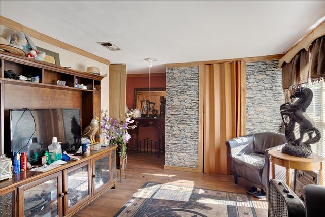 709 E Garnett Street, Gainesville, TX 76240