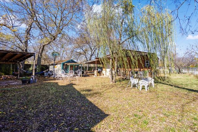 709 E Garnett Street, Gainesville, TX 76240