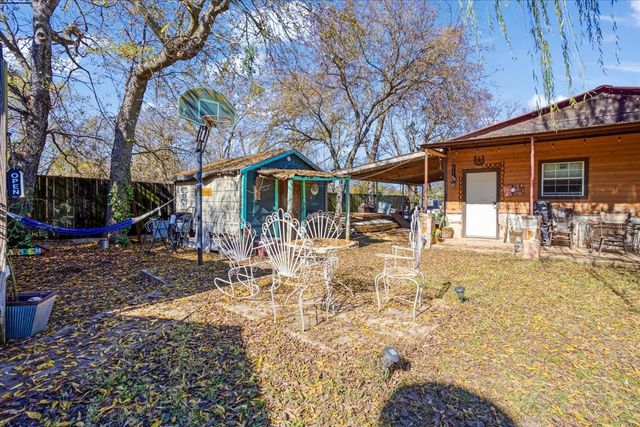 709 E Garnett Street, Gainesville, TX 76240