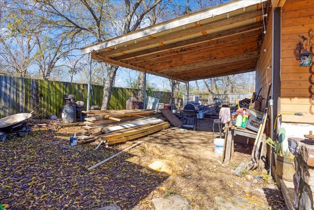 709 E Garnett Street, Gainesville, TX 76240