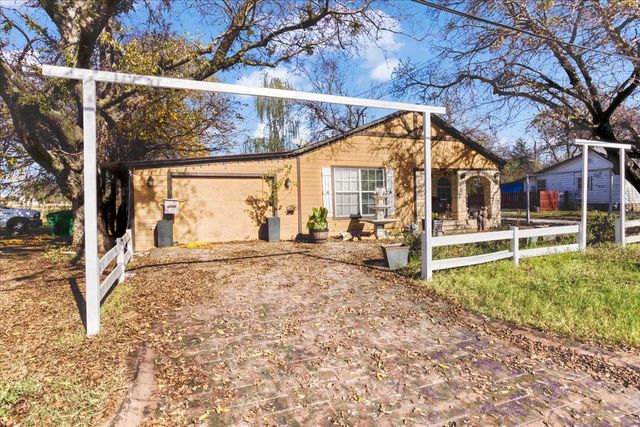 709 E Garnett Street, Gainesville, TX 76240
